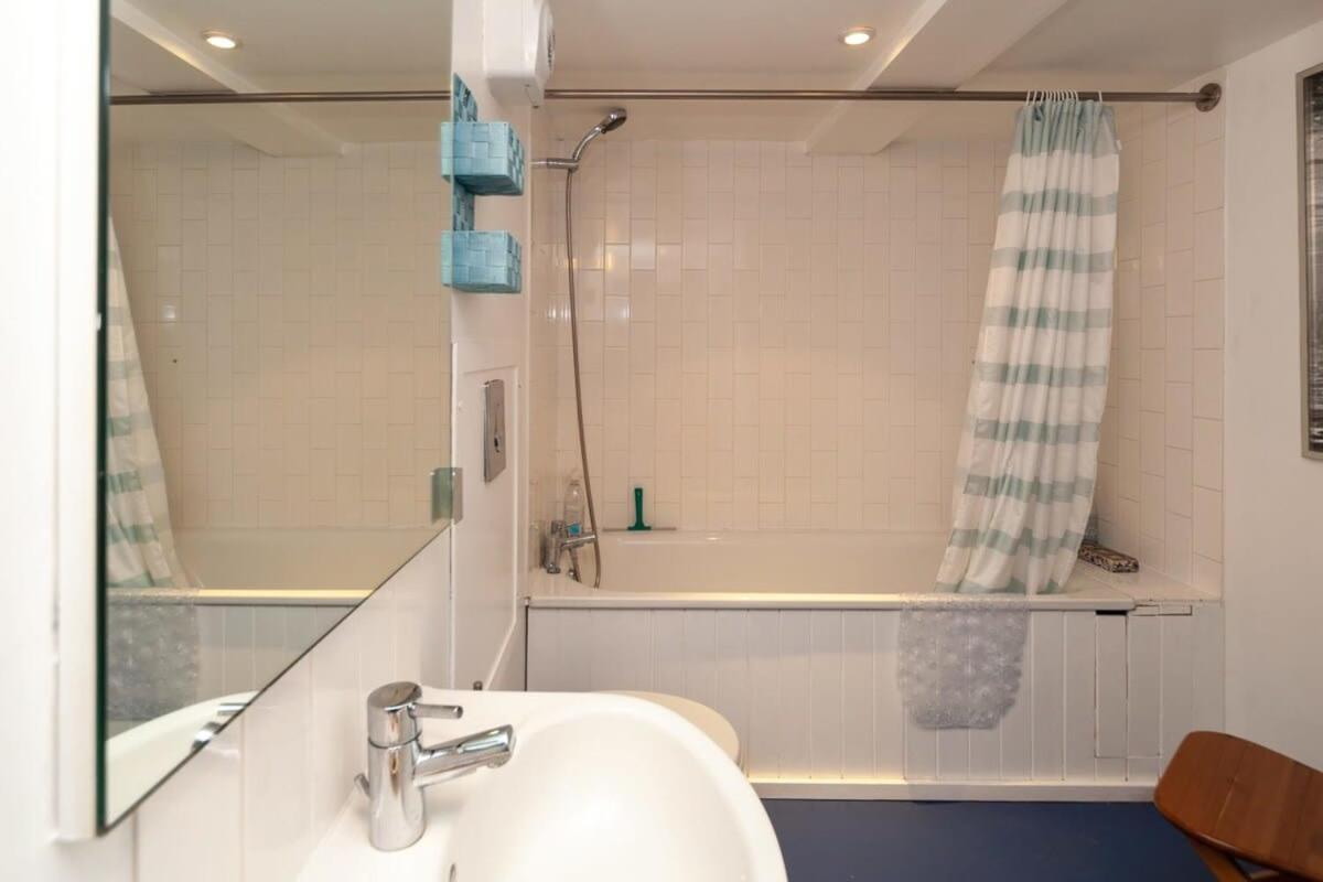 Charming 1 Bedroom Apartment In Old School House London Bagian luar foto